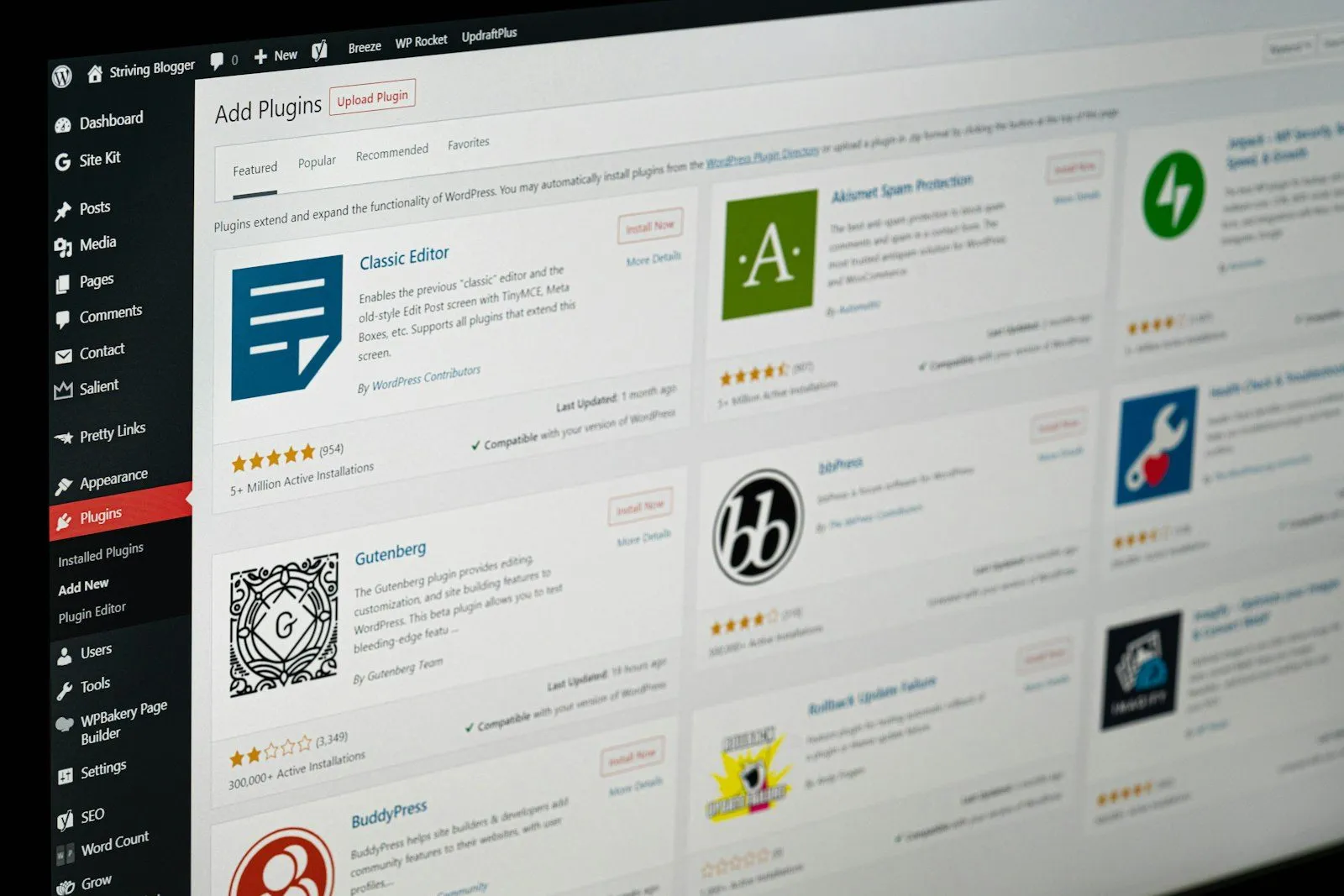 Ekran instalacji wtyczek w panelu WordPressa